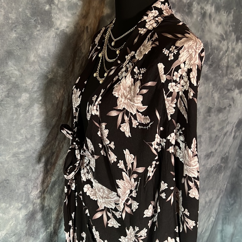 Spiritual Gangster Maya Floral Print Kimono, black and white, sz. OS - Picture 7 of 16